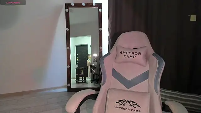 Lana Younes online show from October 2, 10:22 am