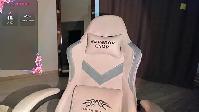 Lana Younes online show from November 26, 11:00 am