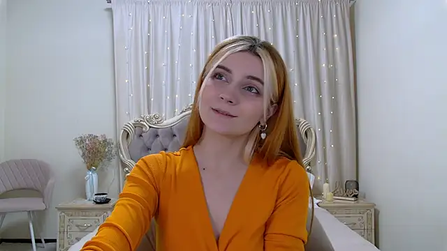 Snapshot of KellyStone chatting on January 24, 8:23 am KellyStone online show from January 24, 8:23 am