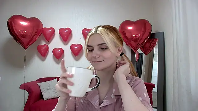 Snapshot of KellyStone chatting on February 10, 9:04 am KellyStone online show from February 10, 9:04 am