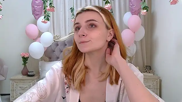 Snapshot of KellyStone chatting on March 11, 11:15 pm KellyStone online show from March 11, 11:15 pm