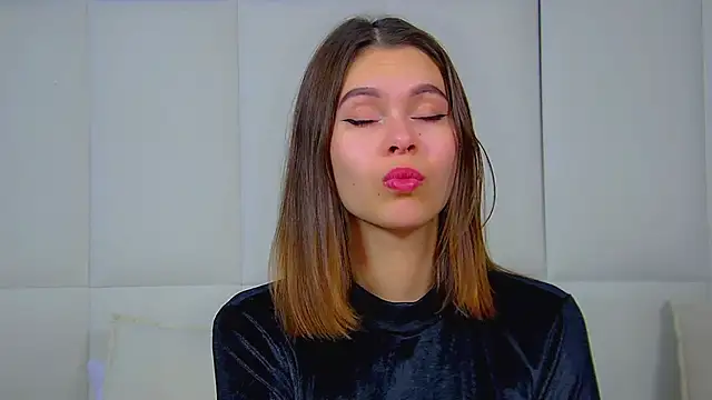 Snapshot of PollyLanders chatting on October 6, 7:11 pm PollyLanders online show from October 6, 7:11 pm