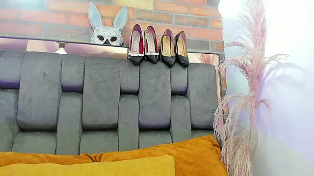 JESSYCORTES online show from October 6, 2:03 pm