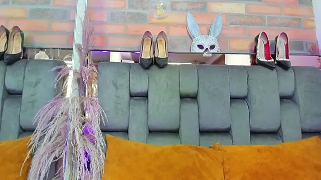 JESSYCORTES online show from October 23, 2:49 pm