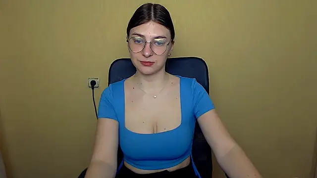 Snapshot of Luna_Lush_ chatting on December 19, 10:11 am Luna Lush online show from December 19, 10:11 am