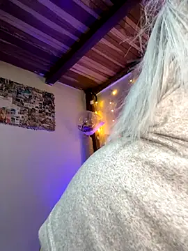 SophiaWeestt99 online show from November 9, 2:32 am