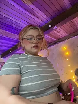 SophiaWeestt99 online show from February 12, 3:56 am