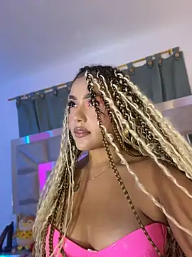 Snapshot of cassyskyle chatting on April 12, 8:03 pm cassyskyle online show from April 12, 8:03 pm