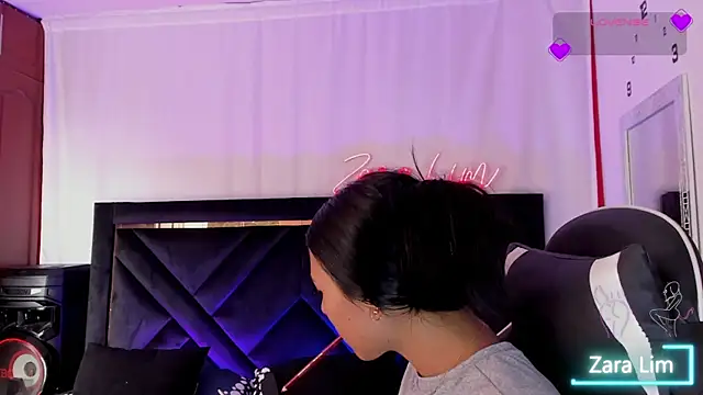 ZaraLim online show from October 31, 8:43 pm