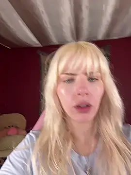 Snapshot of SirenitySirenxx chatting on February 16, 12:07 am SirenitySirenxx online show from February 16, 12:07 am