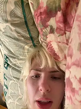 Snapshot of SirenitySirenxx chatting on March 29, 8:25 am SirenitySirenxx online show from March 29, 8:25 am