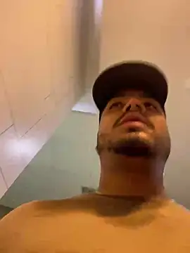 thiagowes online show from May 1, 5:17 pm
