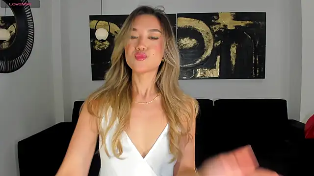 RebeccaHudson online show from November 18, 6:56 pm