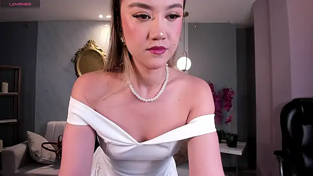 RebeccaHudson online show from February 26, 7:35 pm