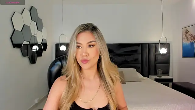 RebeccaHudson online show from June 15, 6:32 pm