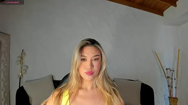 RebeccaHudson online show from June 25, 7:40 pm