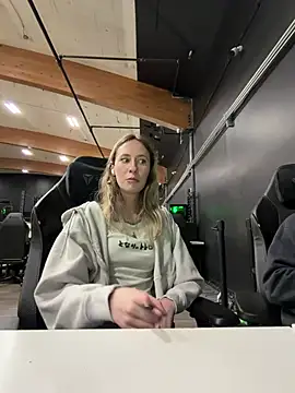 Snapshot of M1ssyk1ssy chatting on April 8, 7:14 pm M1ssyk1ssy online show from April 8, 7:14 pm