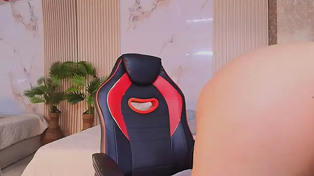 Snapshot of LanaBigTitties chatting on October 27, 9:30 pm LanaBigTitties online show from October 27, 9:30 pm