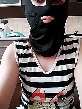 Snapshot of ladyrrr chatting on April 5, 1:19 pm ladyrrr online show from April 5, 1:19 pm