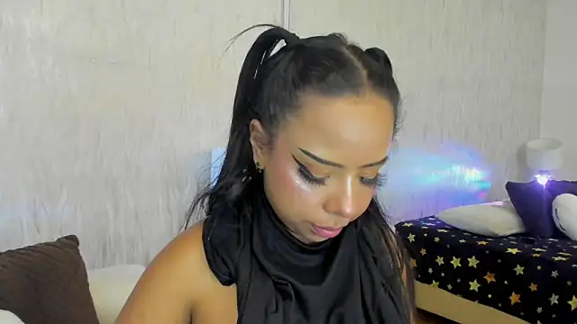 Snapshot of DafneMillers chatting on December 18, 7:52 pm DafneMillers online show from December 18, 7:52 pm