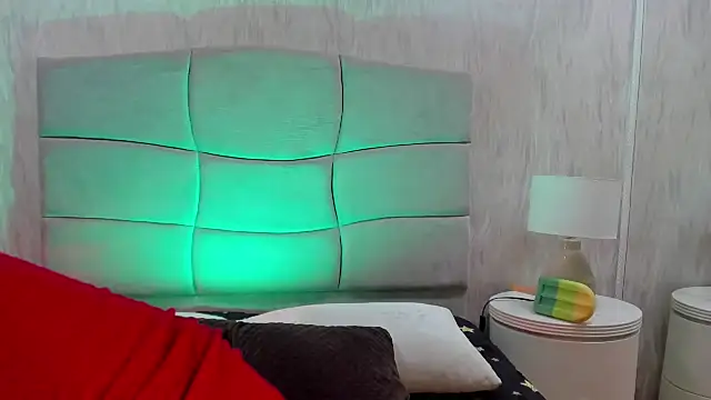 Snapshot of DafneMillers chatting on December 23, 1:56 pm DafneMillers online show from December 23, 1:56 pm