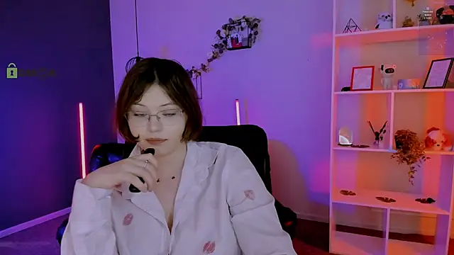 Snapshot of nikole_kitt chatting on April 22, 7:04 pm nikole kitt online show from April 22, 7:04 pm