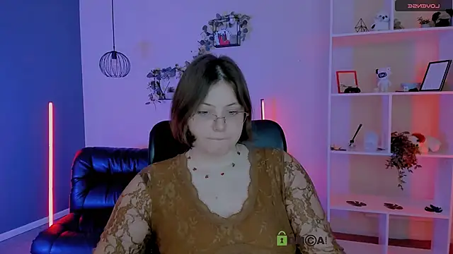Snapshot of nikole_kitt chatting on May 5, 7:00 pm nikole kitt online show from May 5, 7:00 pm