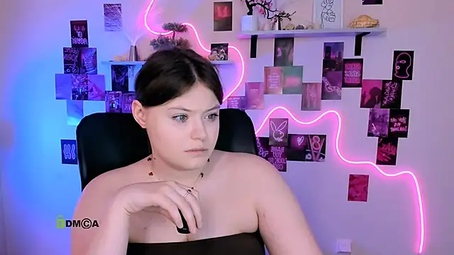 Snapshot of nikole_kitt chatting on May 21, 6:59 pm nikole kitt online show from May 21, 6:59 pm