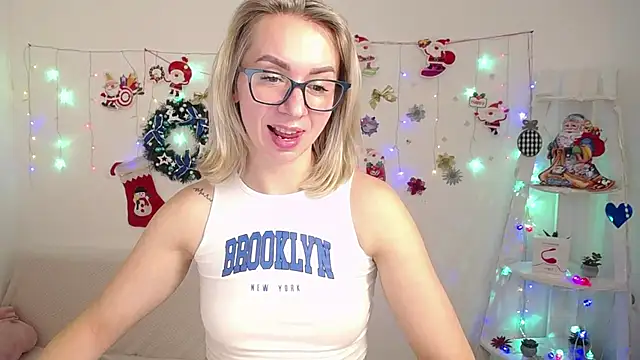 Snapshot of VasilisaSii chatting on December 16, 9:35 am VasilisaSii online show from December 16, 9:35 am