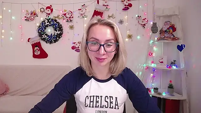 Snapshot of VasilisaSii chatting on December 18, 12:07 pm VasilisaSii online show from December 18, 12:07 pm