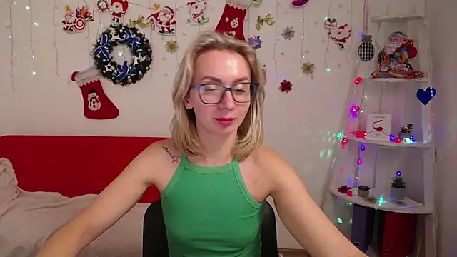 Snapshot of VasilisaSii chatting on December 19, 3:30 pm VasilisaSii online show from December 19, 3:30 pm