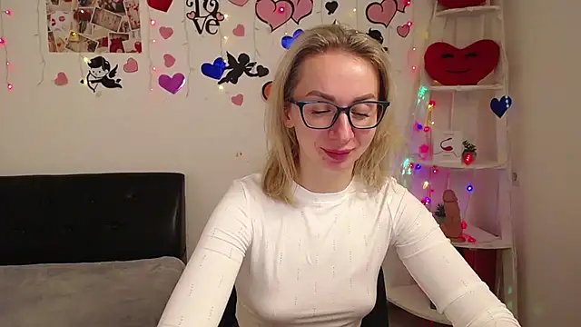 Snapshot of VasilisaSii chatting on February 8, 3:53 pm VasilisaSii online show from February 8, 3:53 pm
