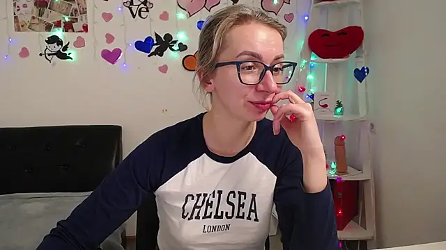 Snapshot of VasilisaSii chatting on February 12, 12:33 pm VasilisaSii online show from February 12, 12:33 pm