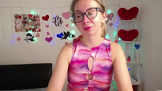 Snapshot of VasilisaSii chatting on February 15, 9:49 am VasilisaSii online show from February 15, 9:49 am