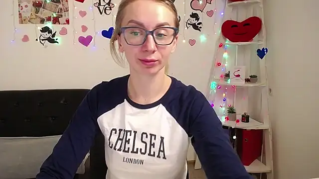 Snapshot of VasilisaSii chatting on March 1, 9:18 am VasilisaSii online show from March 1, 9:18 am