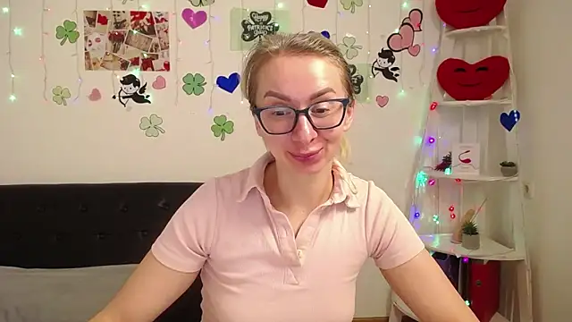 Snapshot of VasilisaSii chatting on March 19, 9:06 am VasilisaSii online show from March 19, 9:06 am