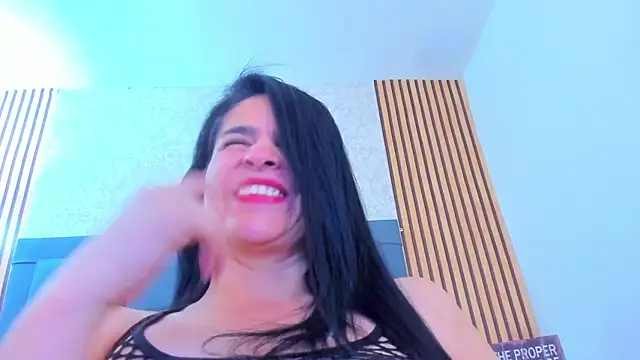 Snapshot of candela_collinss chatting on December 5, 12:11 pm candela collinss online show from December 5, 12:11 pm