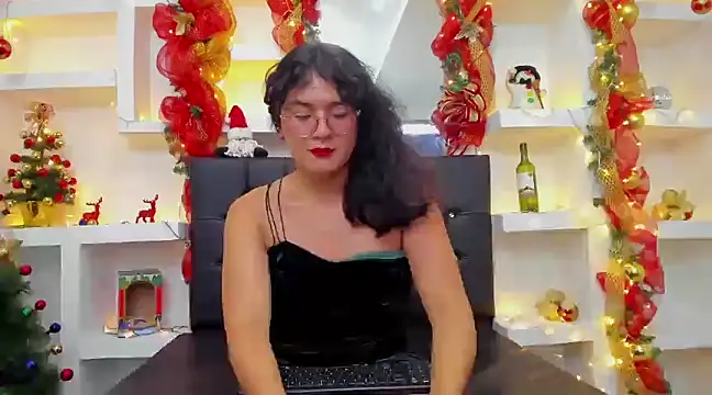 Snapshot of Elith_Berry69 chatting on December 14, 9:24 pm Elith Berry69 online show from December 14, 9:24 pm