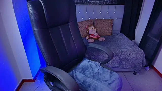 Snapshot of meggan_77 chatting on September 21, 5:20 am meggan 77 online show from September 21, 5:20 am