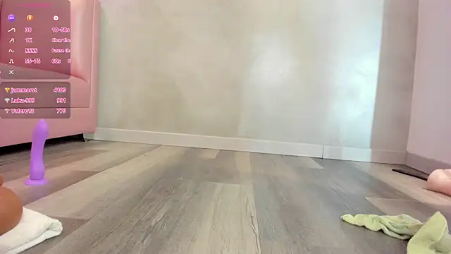 Snapshot of Torimonroe_ chatting on January 3, 9:36 pm Torimonroe online show from January 3, 9:36 pm