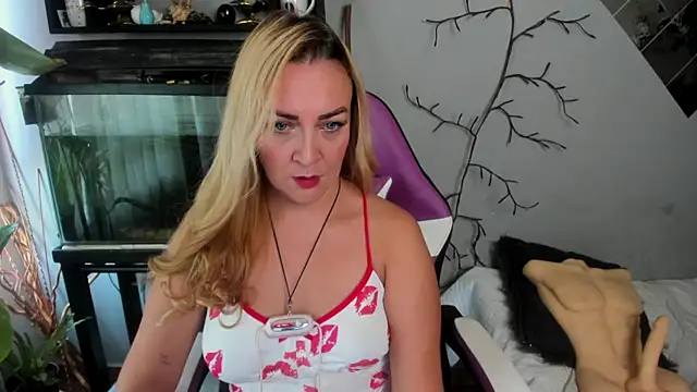Snapshot of karen_mature69 chatting on September 14, 12:59 pm karen mature69 online show from September 14, 12:59 pm