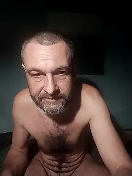 Snapshot of Andrzej-M chatting on April 10, 8:24 pm Andrzej-M online show from April 10, 8:24 pm