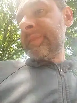 Snapshot of Andrzej-M chatting on May 24, 11:37 am Andrzej-M online show from May 24, 11:37 am