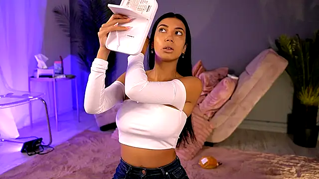 BetsyGonzale online show from September 11, 4:12 am