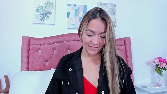 Mia Malkovaa  online show from December 31, 4:25 pm