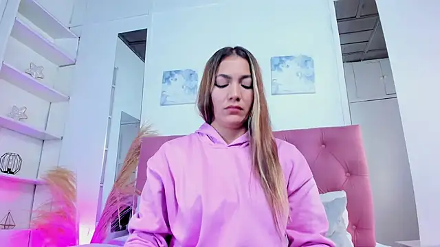 Mia Malkovaa  online show from February 18, 1:55 pm