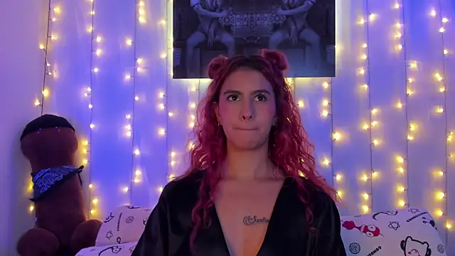 Sophiee Hill online show from December 28, 1:17 pm