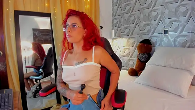 Sophiee Hill online show from October 25, 10:45 am