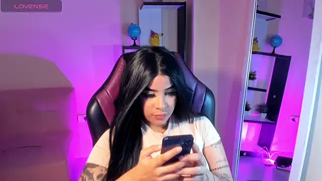 Snapshot of lana_0 chatting on December 18, 12:21 am lana 0 online show from December 18, 12:21 am