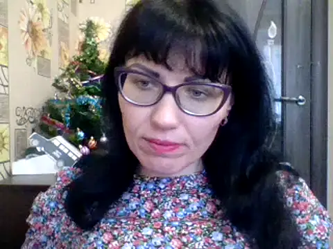Snapshot of CharmingCat321 chatting on December 7, 11:18 am CharmingCat321 online show from December 7, 11:18 am